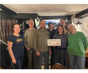 Bucks Quiz raise £1100 for Charities